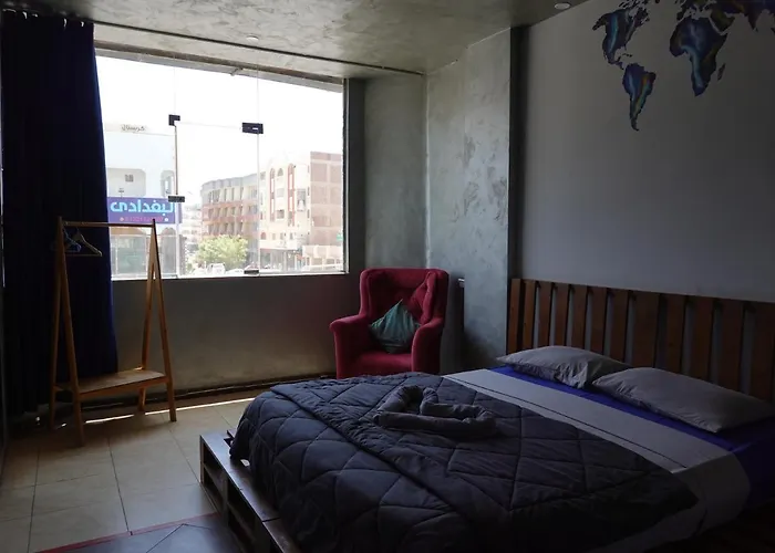 Marina Square Hostel *