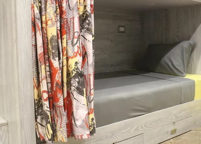 Marina Square Hostel Gurdaka